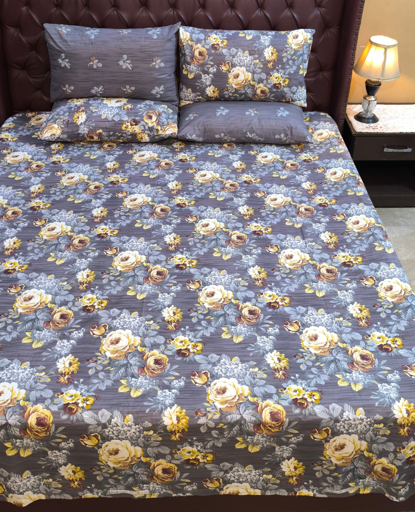 SM-113: Cotton Bedsheet with 4 Pillows