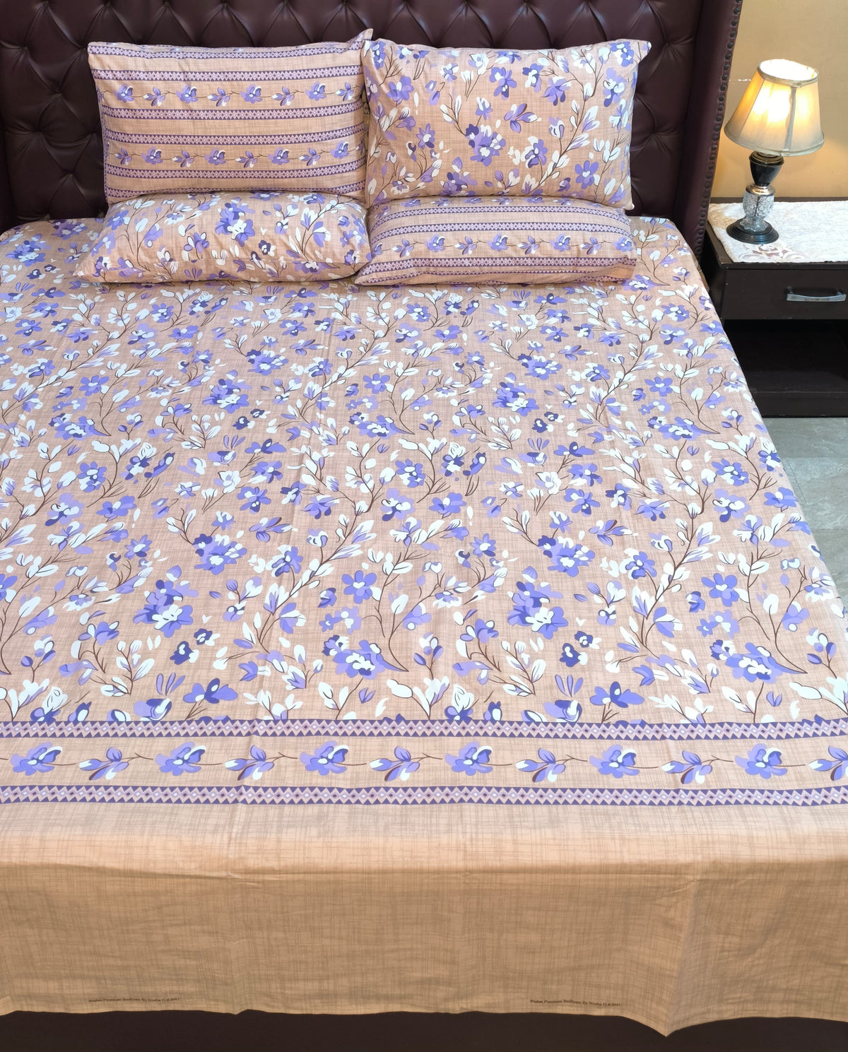 SM-129: Cotton Bedsheet with 4 Pillows