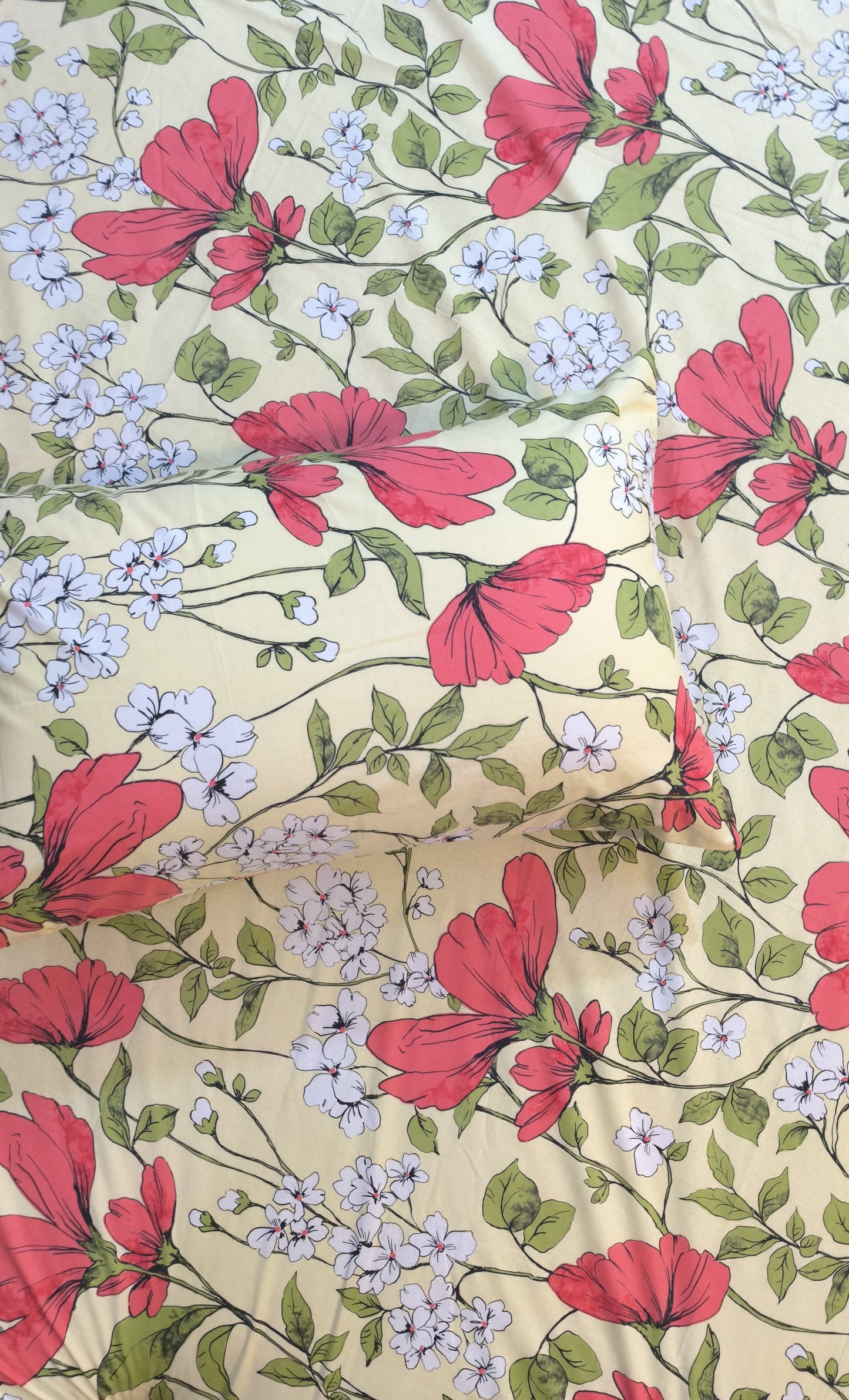 SM-126: Cotton Bedsheet with 4 Pillows