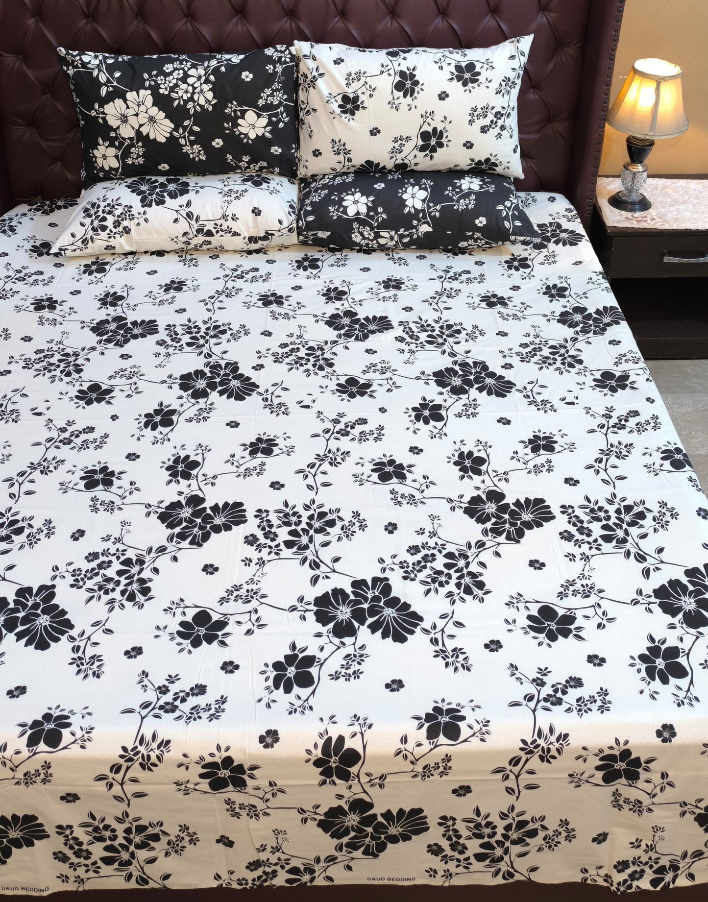 SM-141: Cotton Bedsheet with 4 Pillows