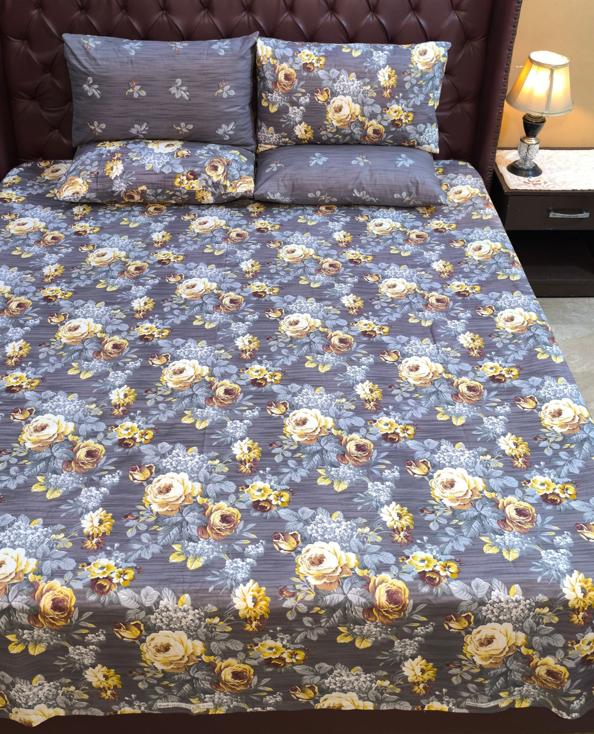 SM-113: Cotton Bedsheet with 4 Pillows