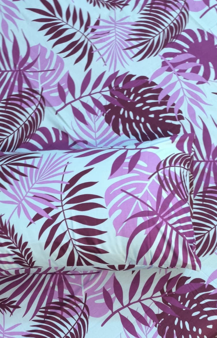 SM-114: Cotton Bedsheet with 4 Pillows
