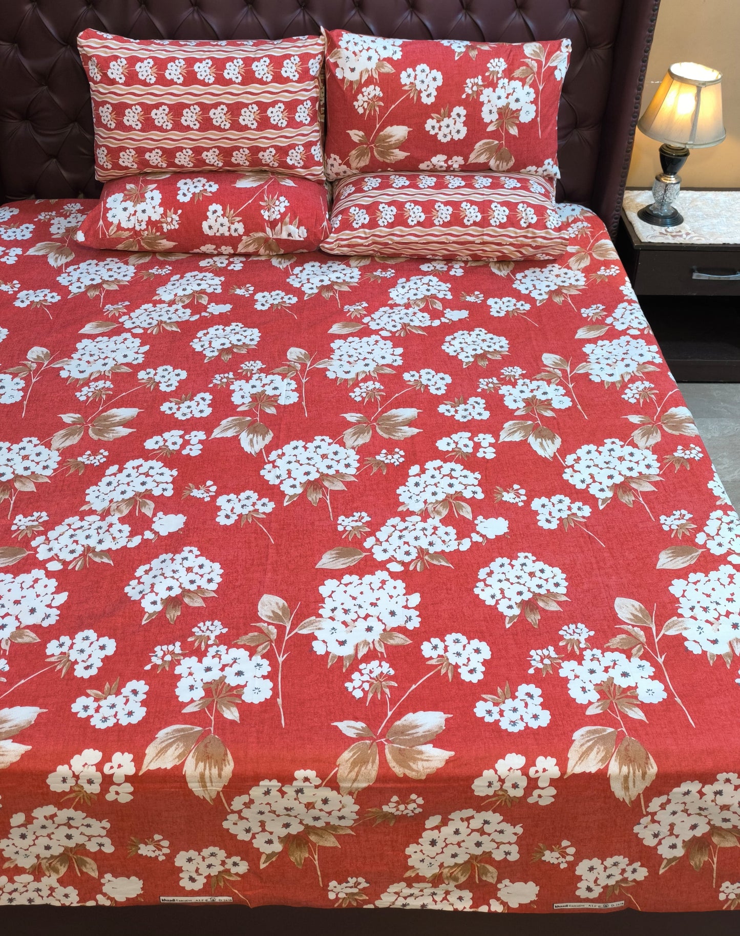 SM-128: Cotton Bedsheet with 4 Pillows