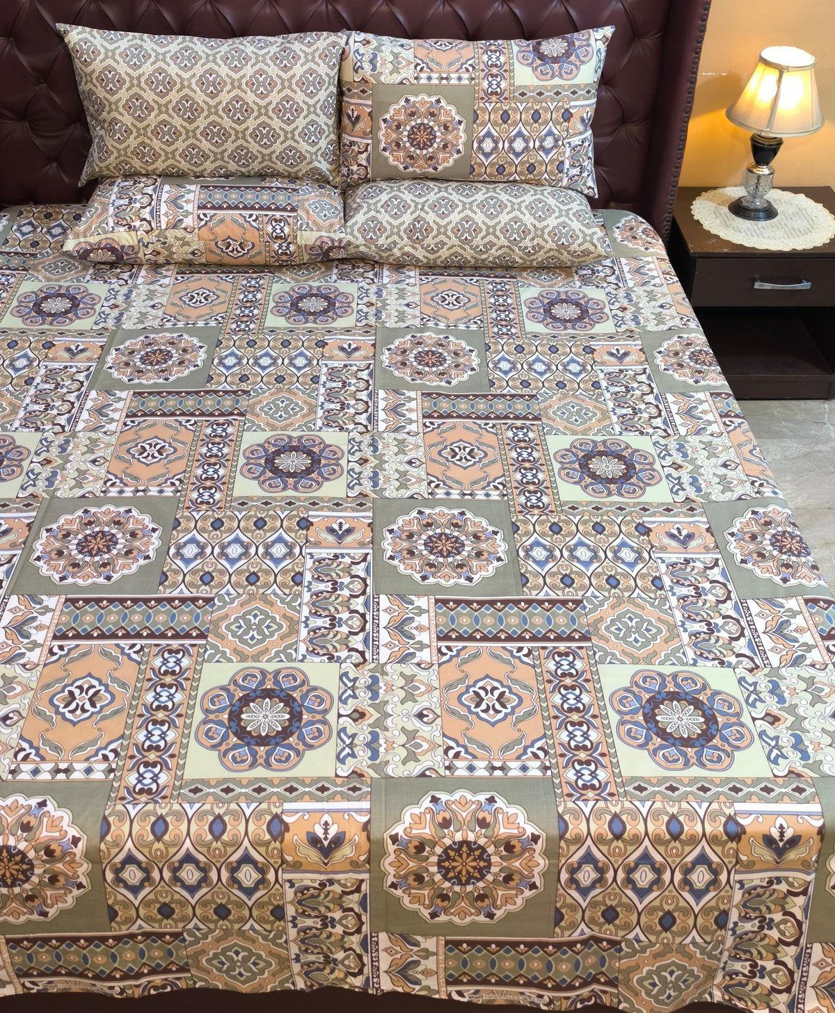 SM-133: Cotton Bedsheet with 4 Pillows