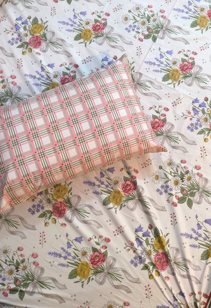 SM-136: Cotton Bedsheet with 4 Pillows