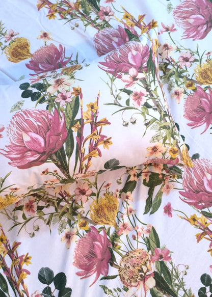 SM-121: Cotton Bedsheet with 4 Pillows