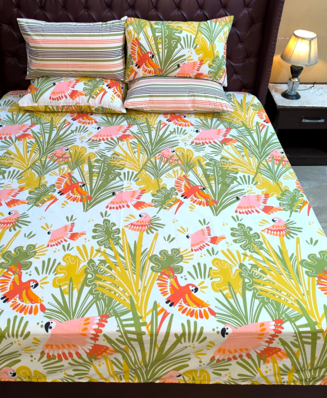 SM-120: Cotton Bedsheet with 4 Pillows
