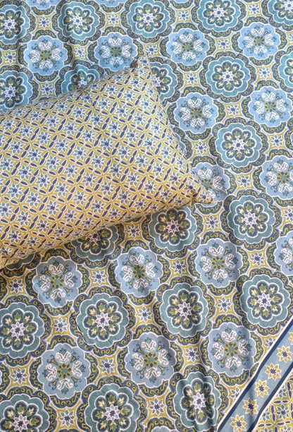 SM-135: Cotton Bedsheet with 4 Pillows
