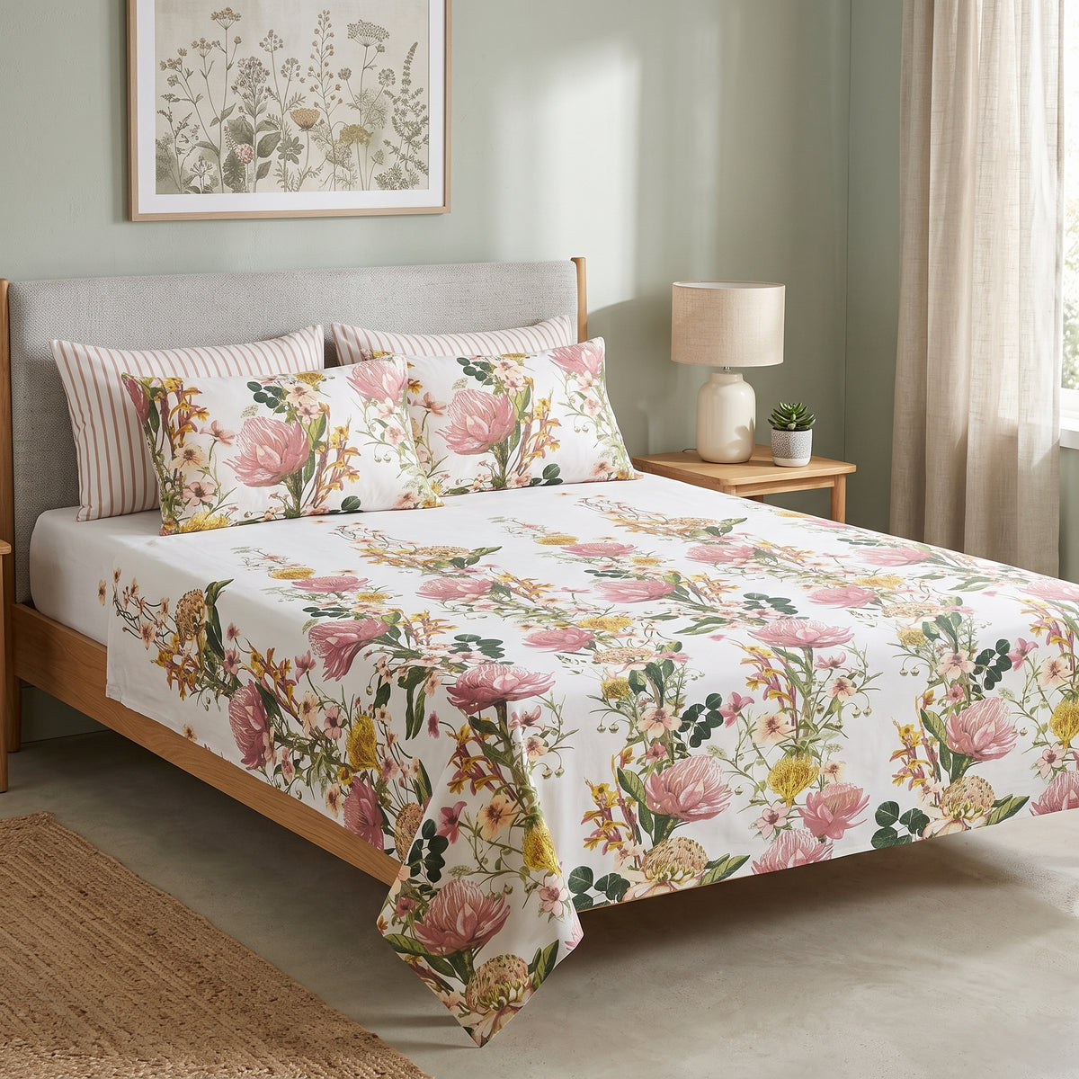SM-121: Cotton Bedsheet with 4 Pillows