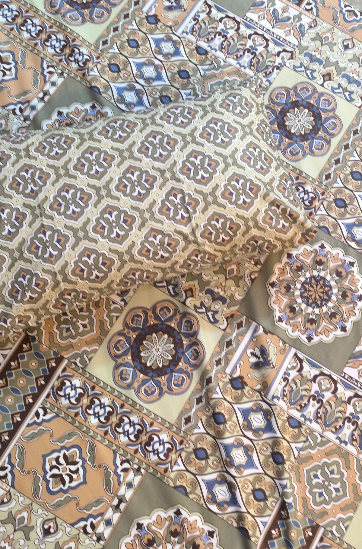 SM-133: Cotton Bedsheet with 4 Pillows