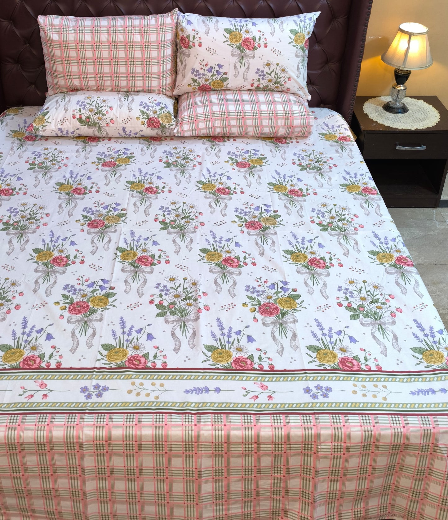 SM-136: Cotton Bedsheet with 4 Pillows