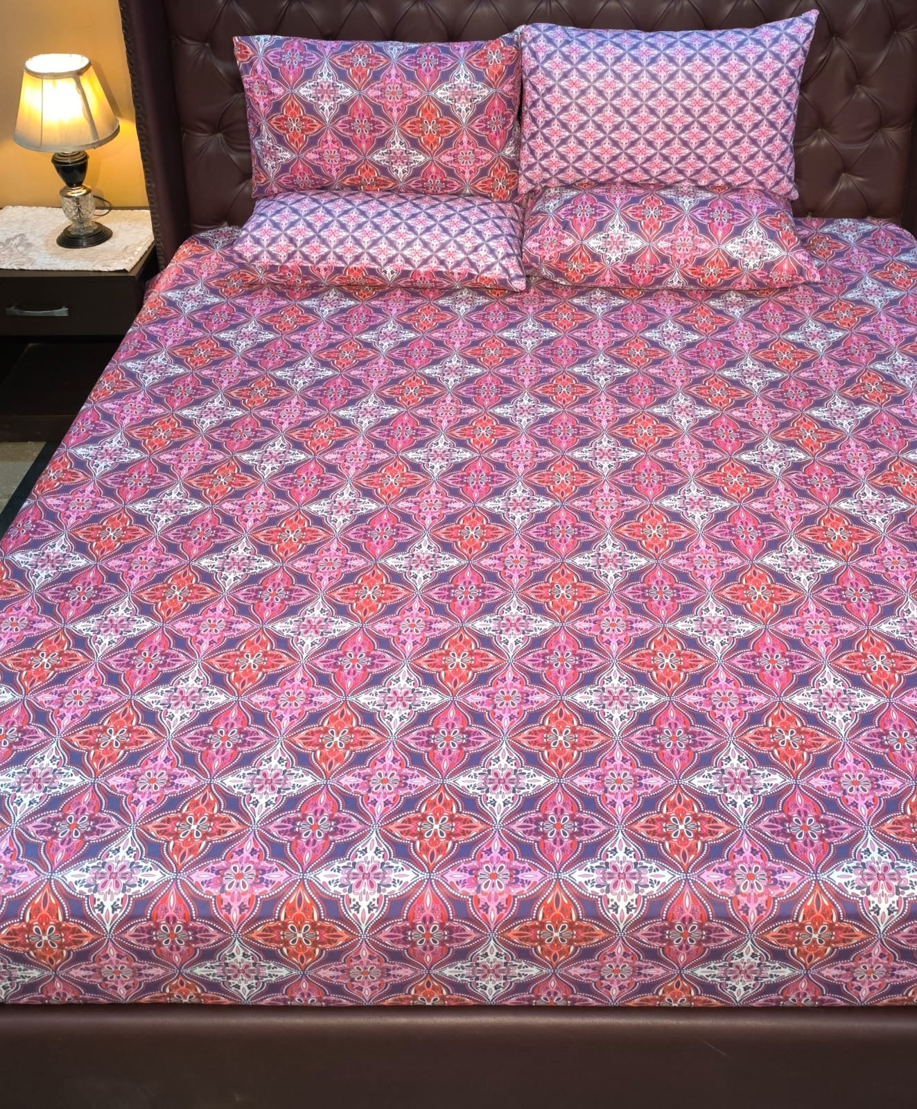 SM-134: Cotton Bedsheet with 4 Pillows