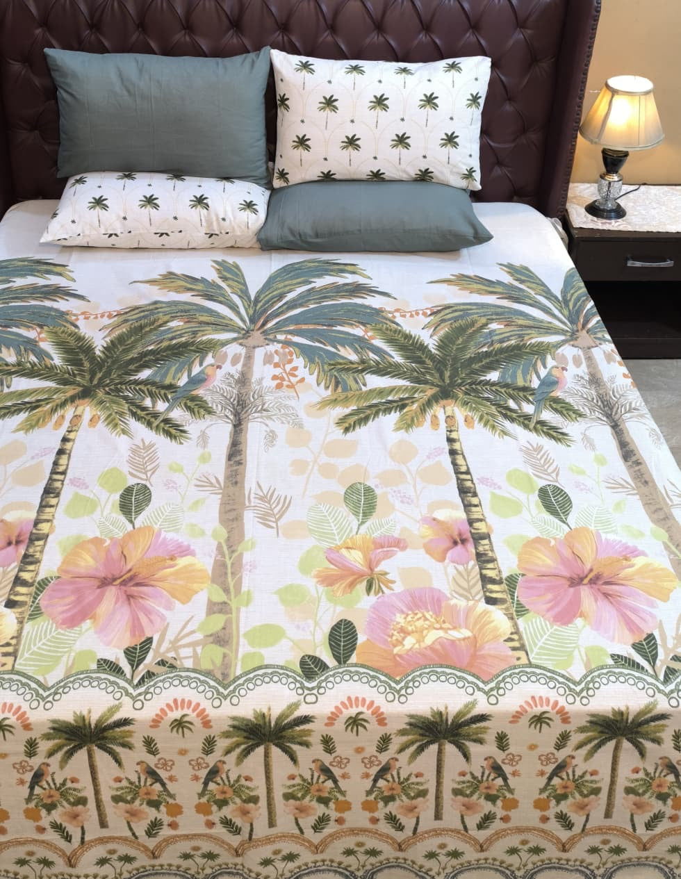 SM-139: Cotton Bedsheet with 4 Pillows