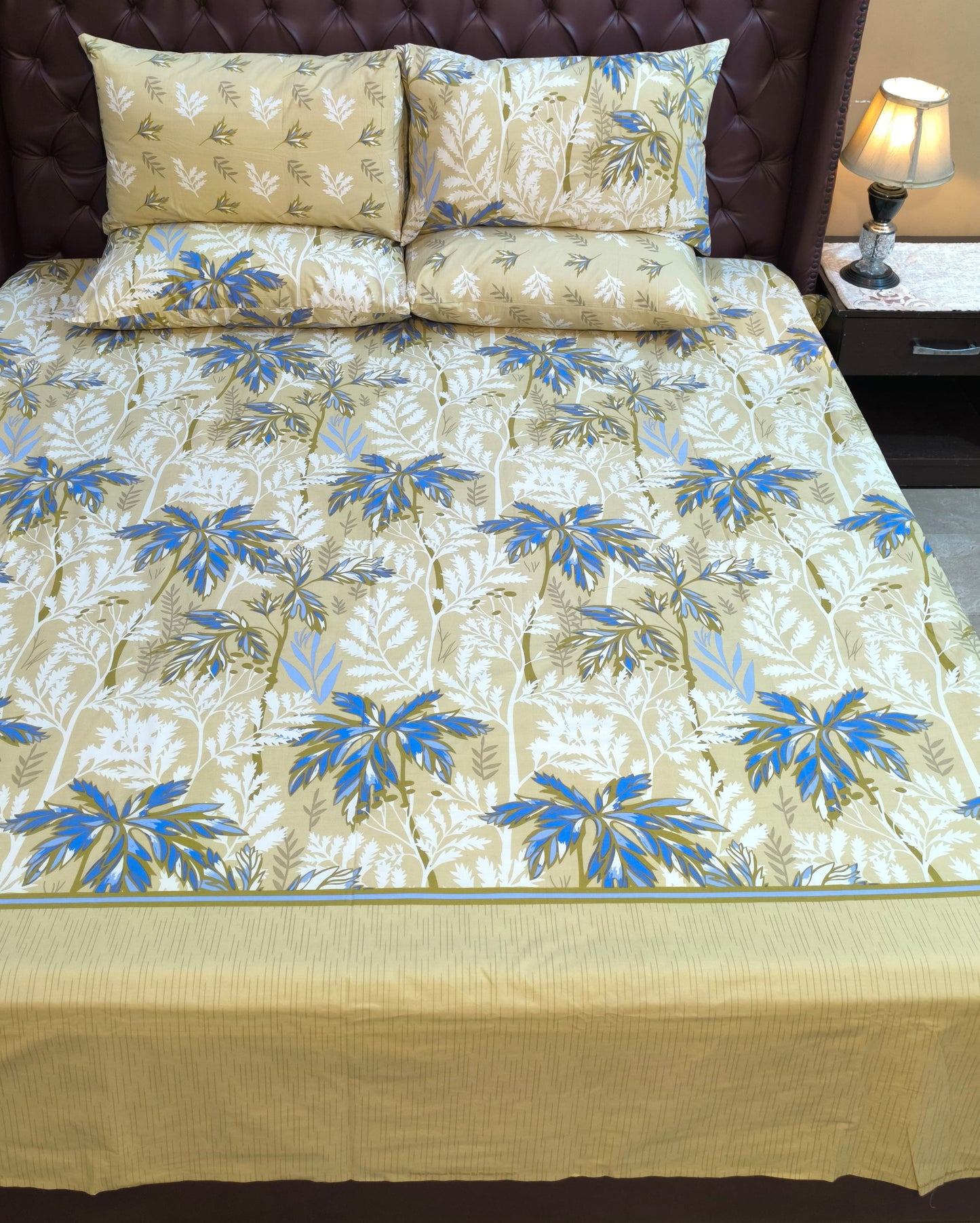 SM-130: Cotton Bedsheet with 4 Pillows
